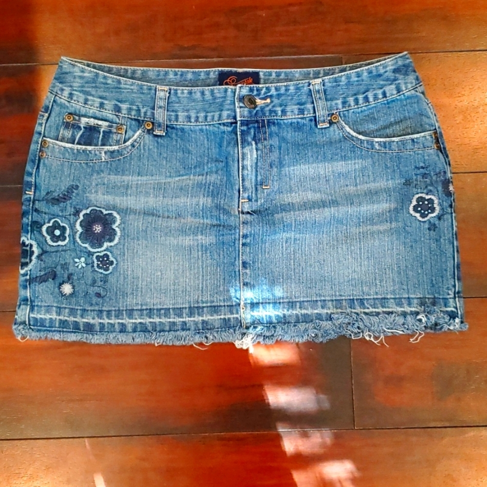 Women's Aeropostale Mini Skirt sz 7/8